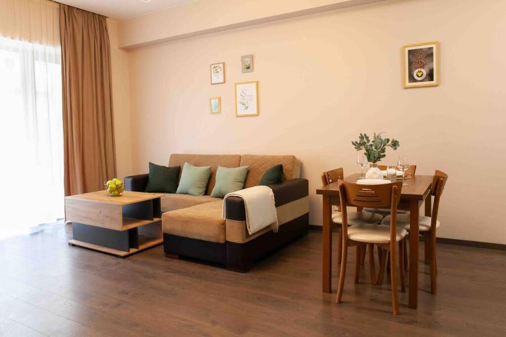 Gg Home - Cozy 1 Bedroom Apartment On Kazbegi Avenue 15 ティビリシ エクステリア 写真
